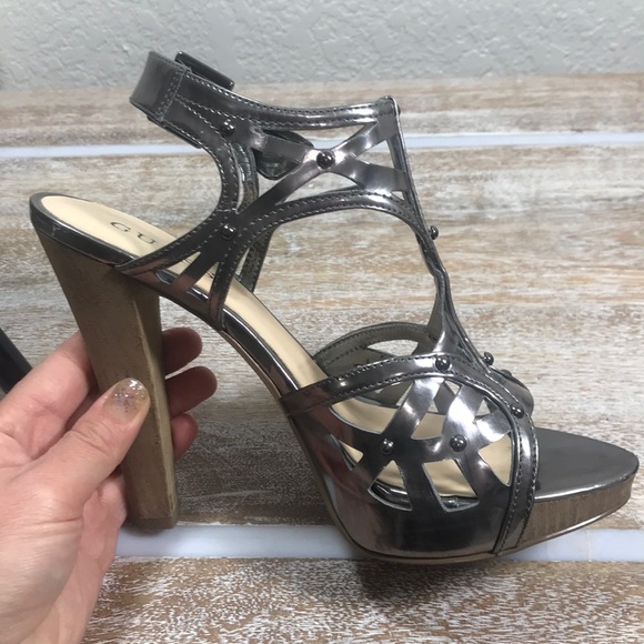 Guess 4” Silver Heels Size 7M - Picture 2 of 5